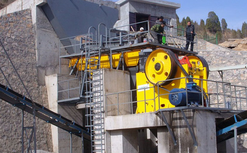 顎式破碎機(jī)撥盤（大耳朵護(hù)板）三個(gè)主要功能作用？